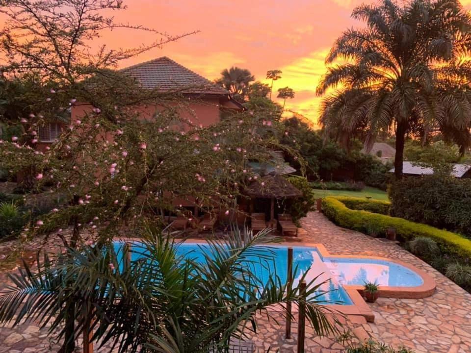 Surjios Guest House Jinja Exterior photo