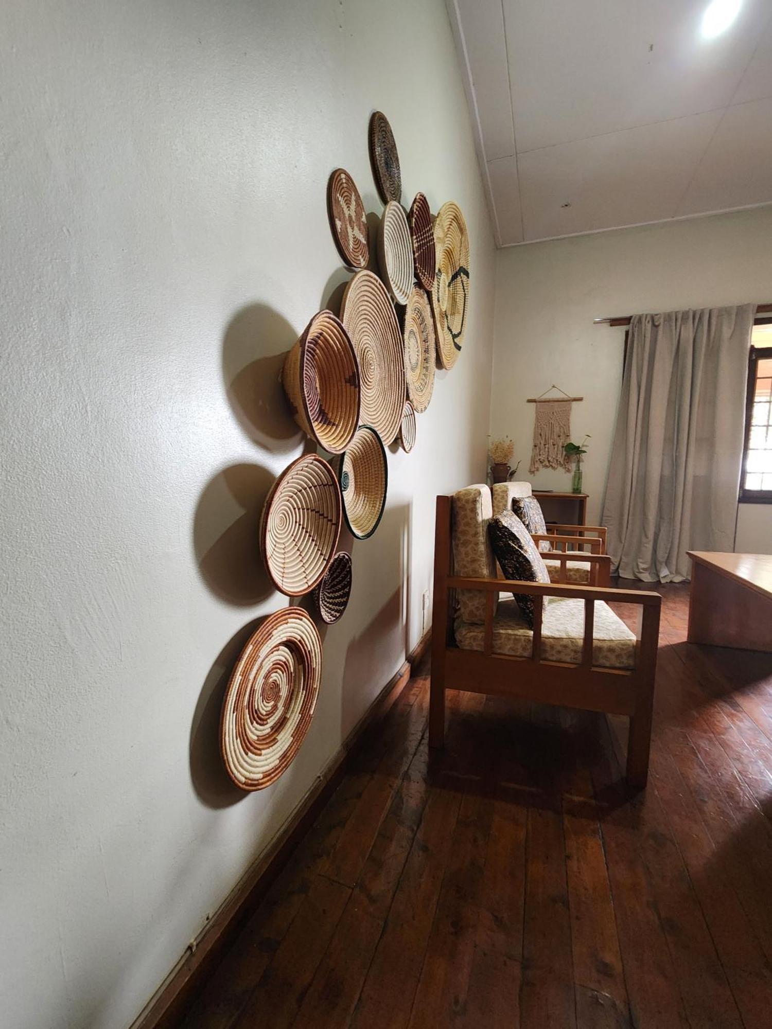 Surjios Guest House Jinja Exterior photo